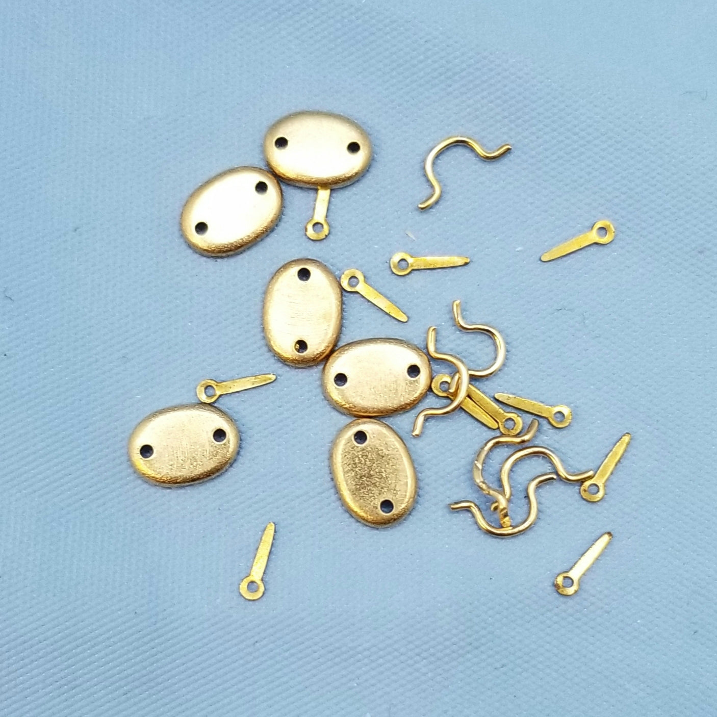 Hepplewhite Drawer Pull with Mobile Bail - Set of 6 - Brass - 1/12 Scale Miniature
