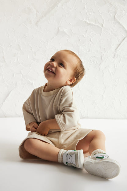 The Kids Essentials Shorts in Stone
