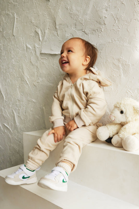 The Kids Essentials Joggers in Stone