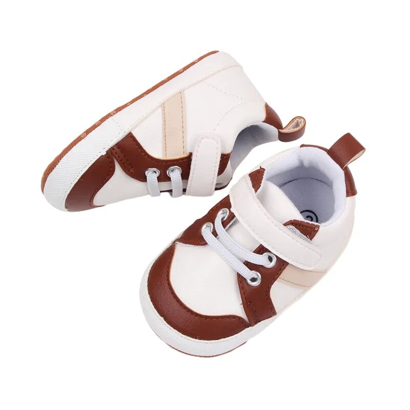 AUGUST Velcro Sneaker