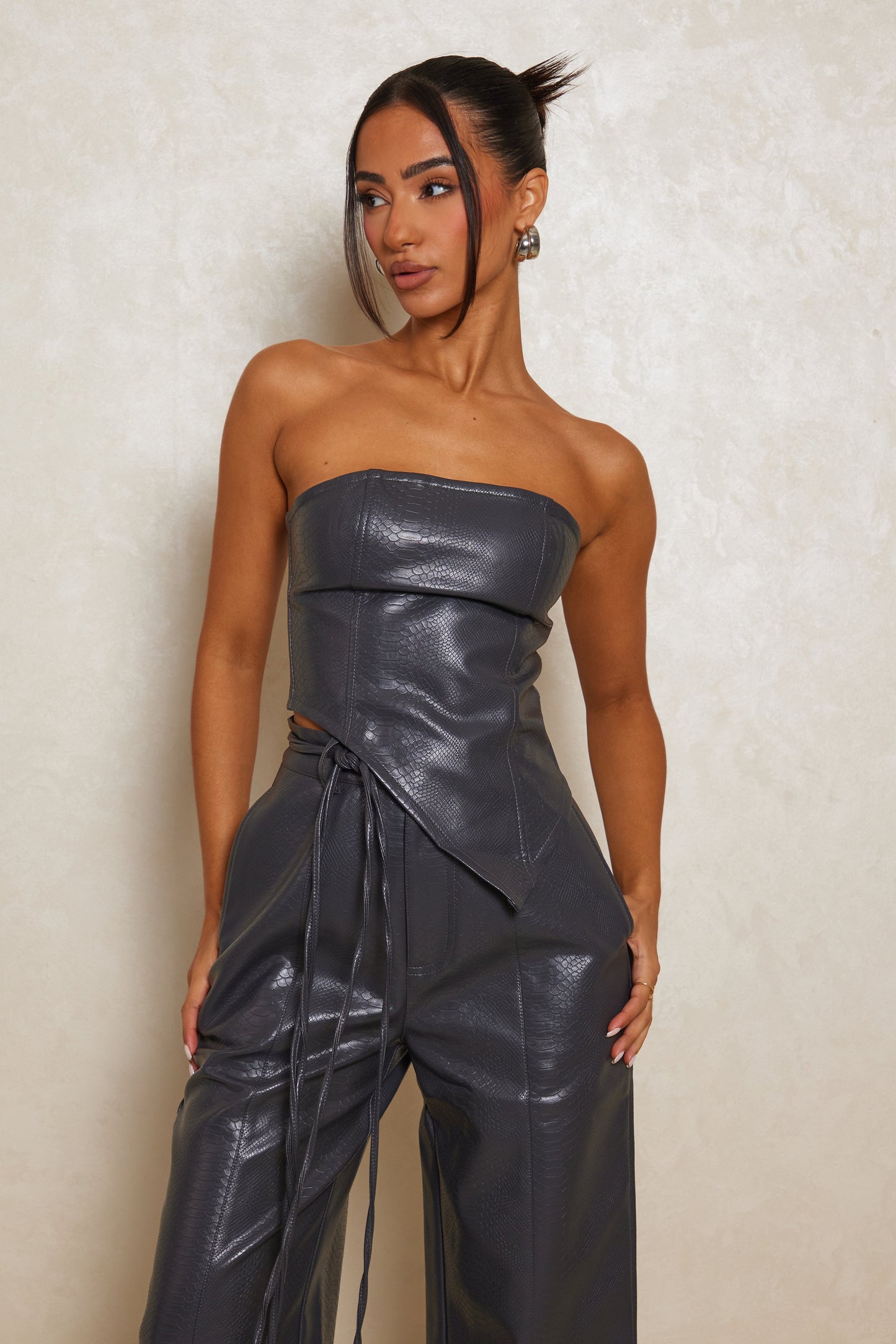 The asymmetric croc corset - Charcoal